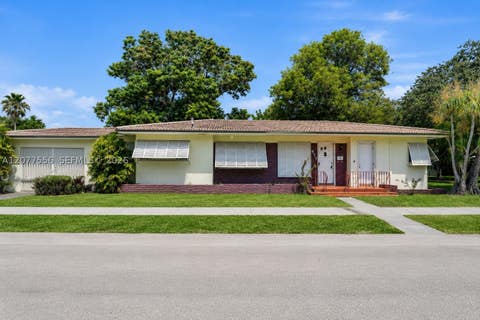 Photo of 425 S 15th Ave, Hollywood, FL 33020 (MLS # A12077556)
