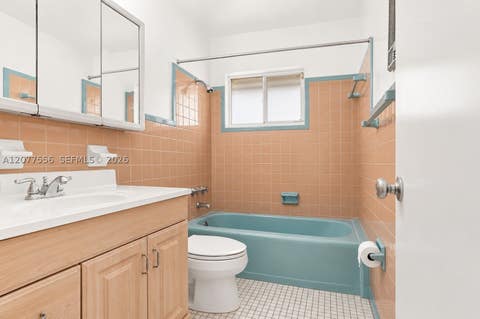 Tiny photo for 425 S 15th Ave, Hollywood, FL 33020 (MLS # A12077556)