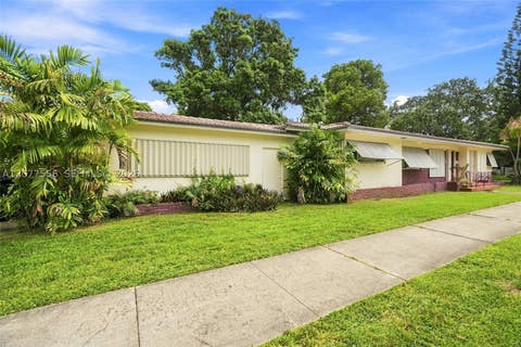Tiny photo for 425 S 15th Ave, Hollywood, FL 33020 (MLS # A12077556)