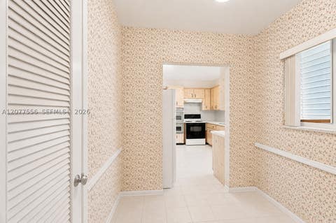 Tiny photo for 425 S 15th Ave, Hollywood, FL 33020 (MLS # A12077556)