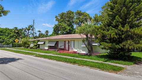 Tiny photo for 425 S 15th Ave, Hollywood, FL 33020 (MLS # A12077556)
