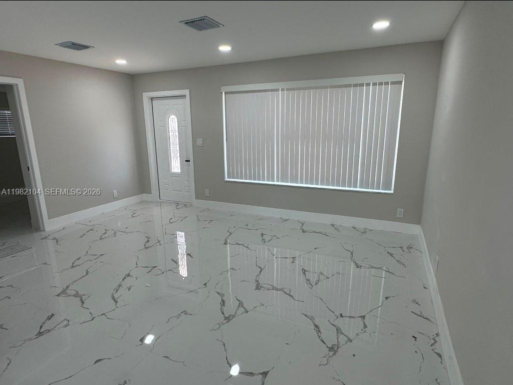 Photo of 631 SE 5th Ter, Pompano Beach, FL 33060 (MLS # A11982104)