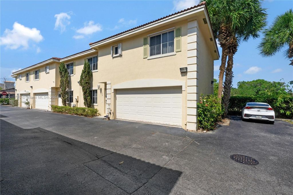 Photo of 190 SE 2nd Street, Deerfield Beach, FL 33441 (MLS # A11600770)