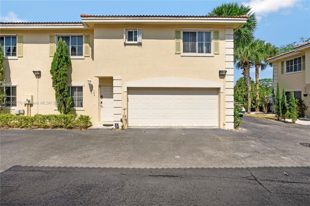 Photo of 190 SE 2nd Street, Deerfield Beach, FL 33441 (MLS # A11600770)