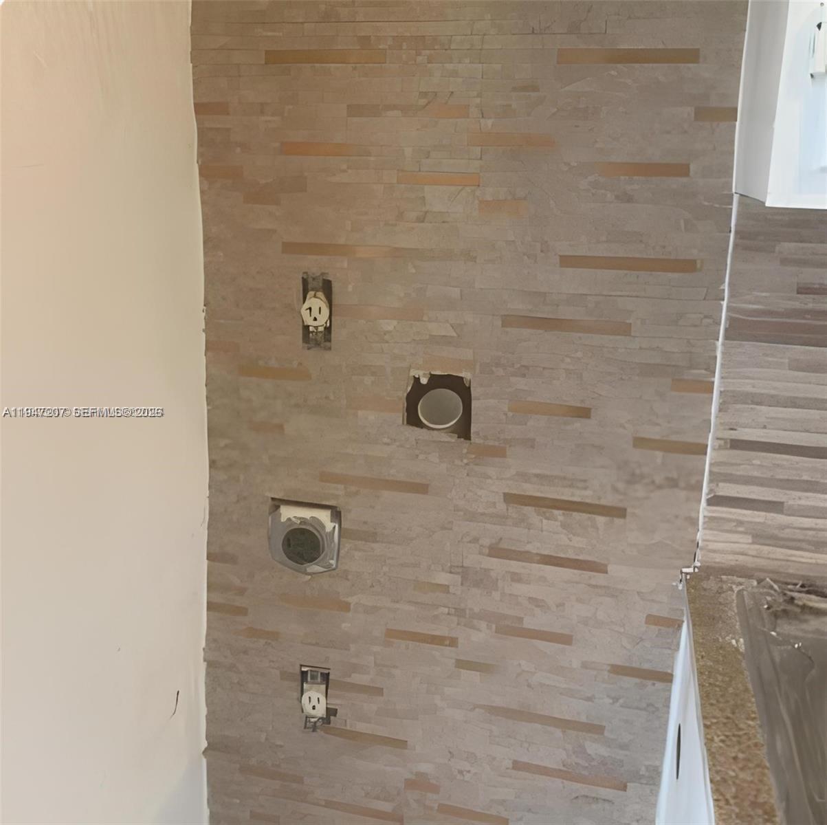 SUNDIAL CONDO - Residential