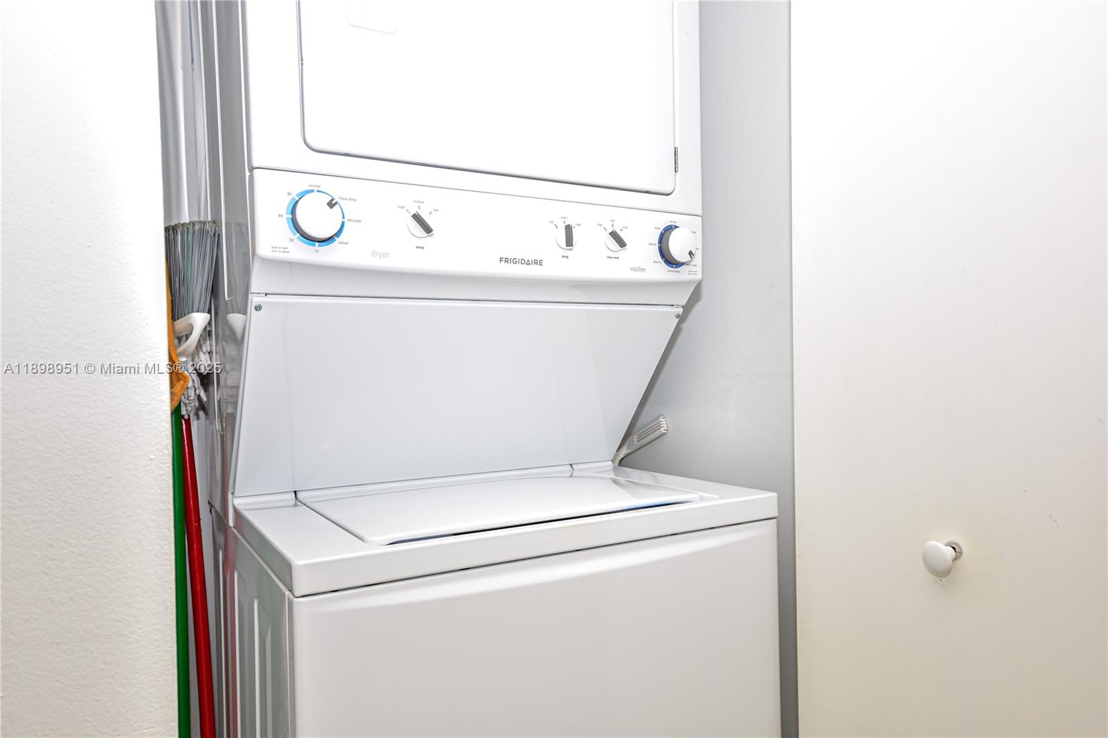 THE METROPOLITAN CONDO - Residential Lease