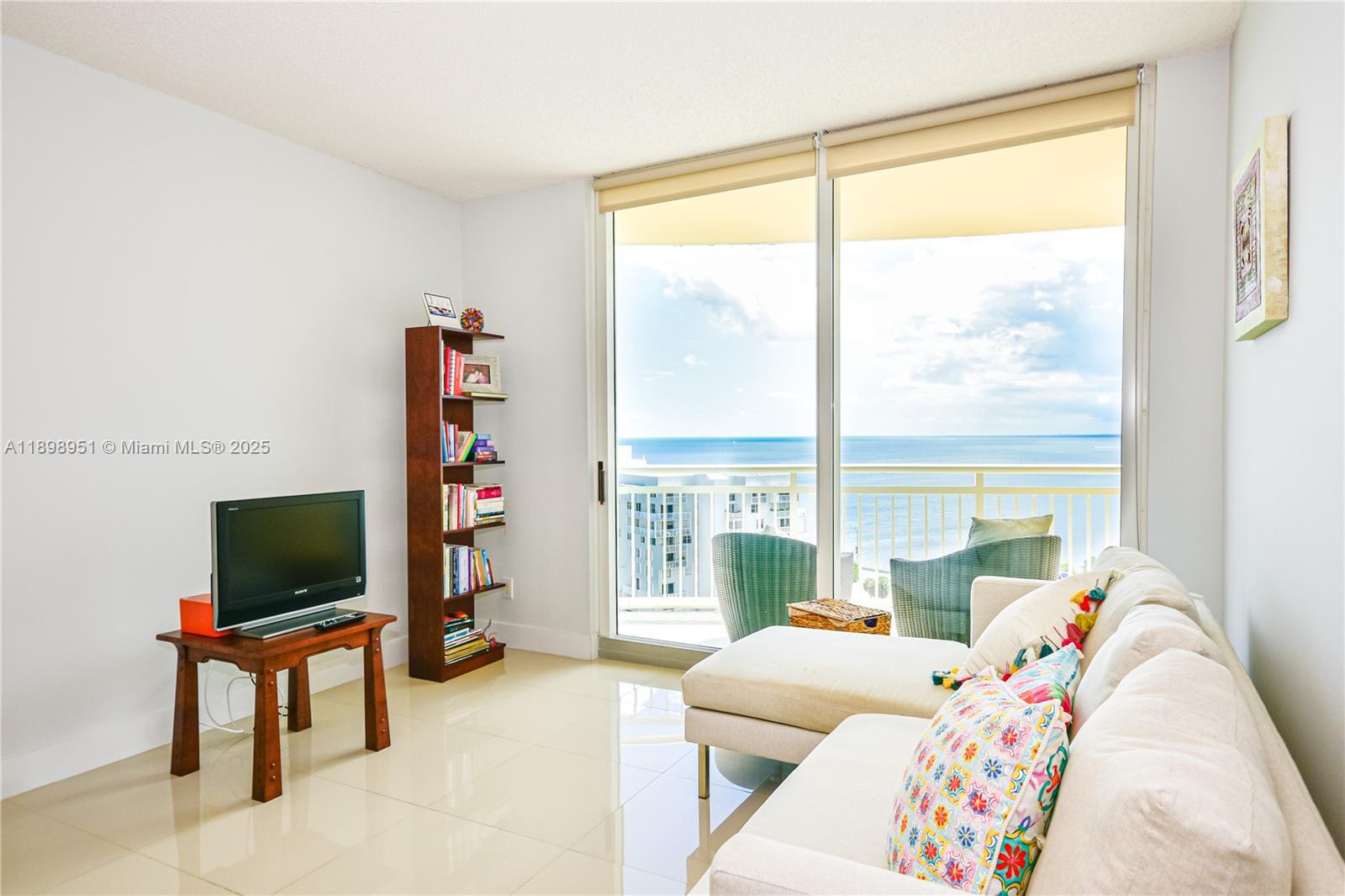 THE METROPOLITAN CONDO - Residential Lease