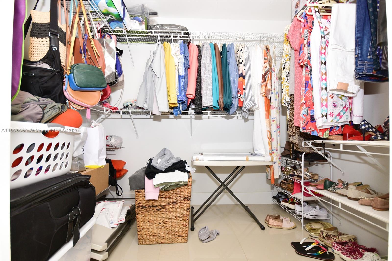 THE METROPOLITAN CONDO - Residential Lease