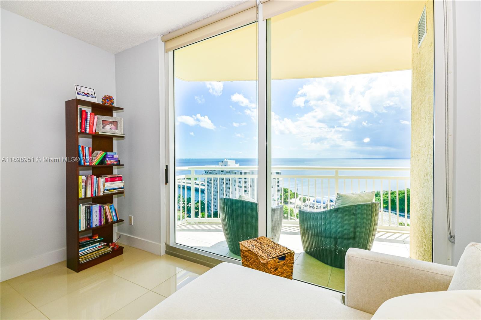 THE METROPOLITAN CONDO - Residential Lease