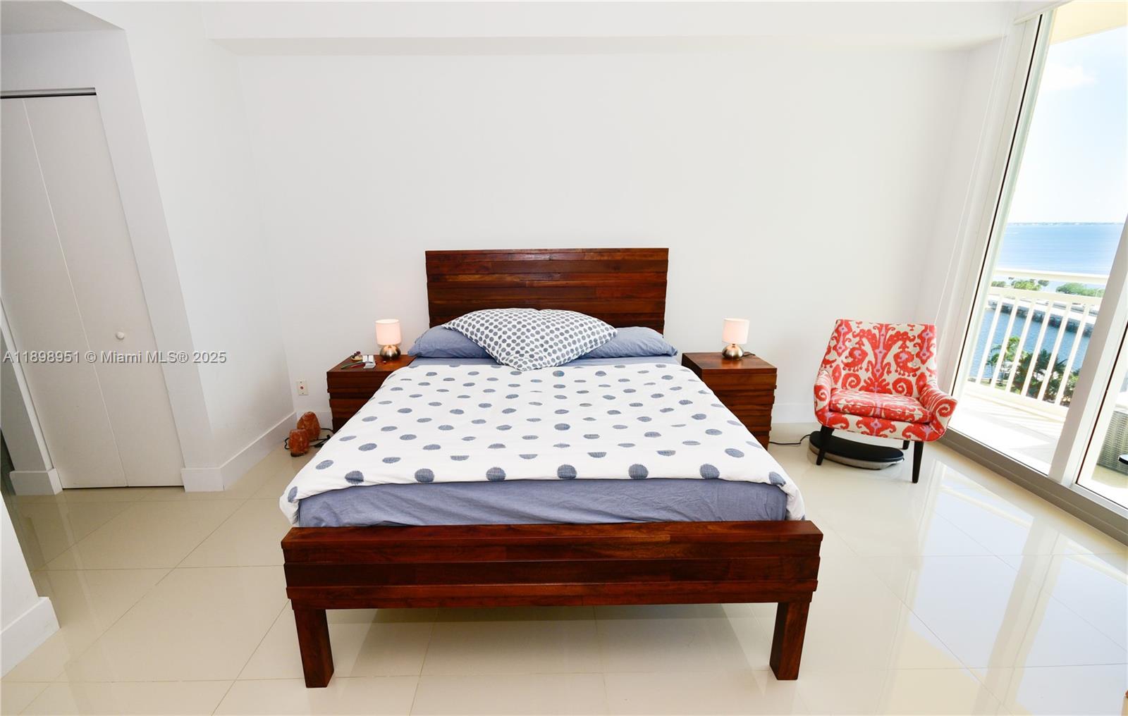 THE METROPOLITAN CONDO - Residential Lease