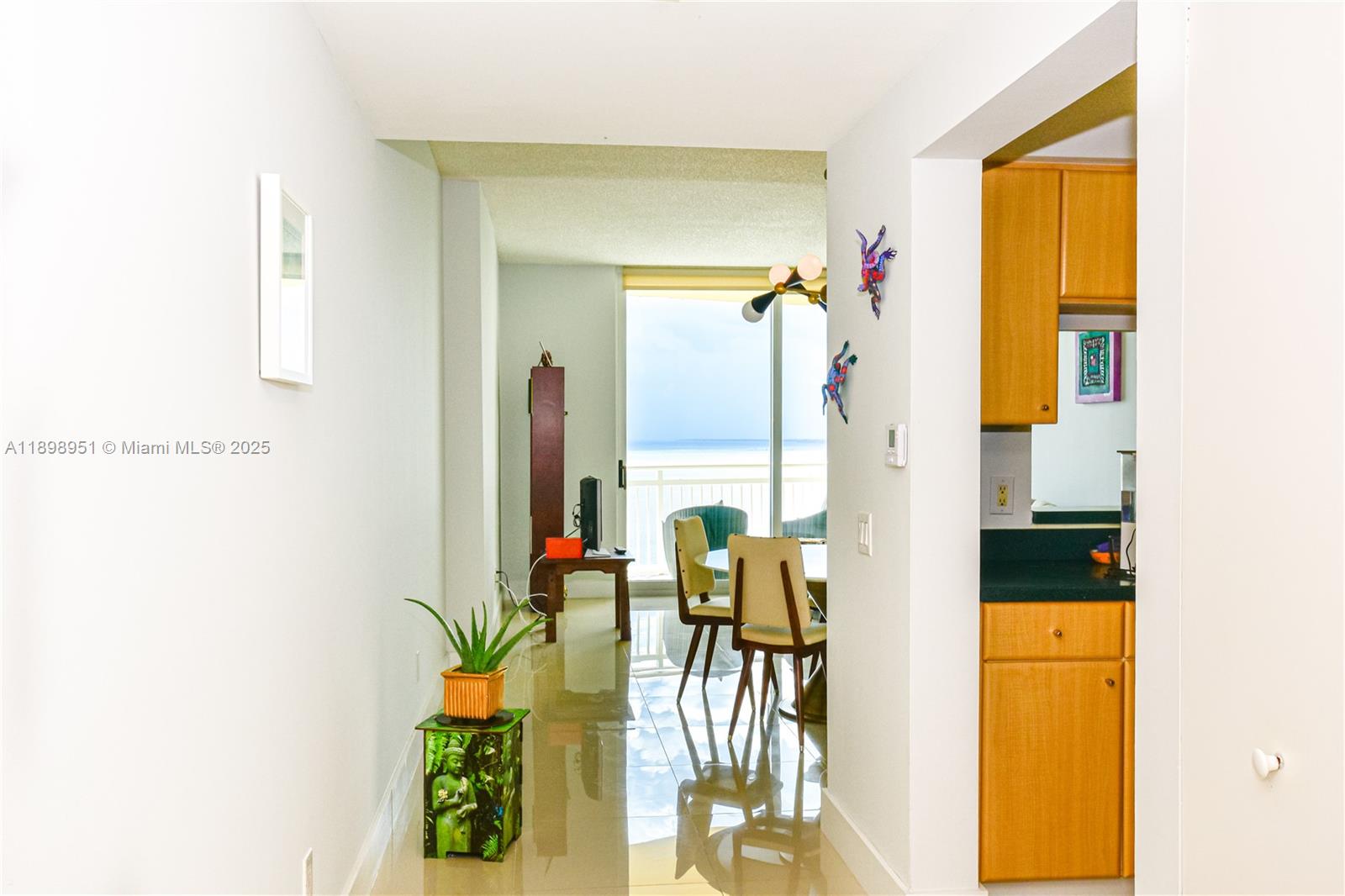 THE METROPOLITAN CONDO - Residential Lease