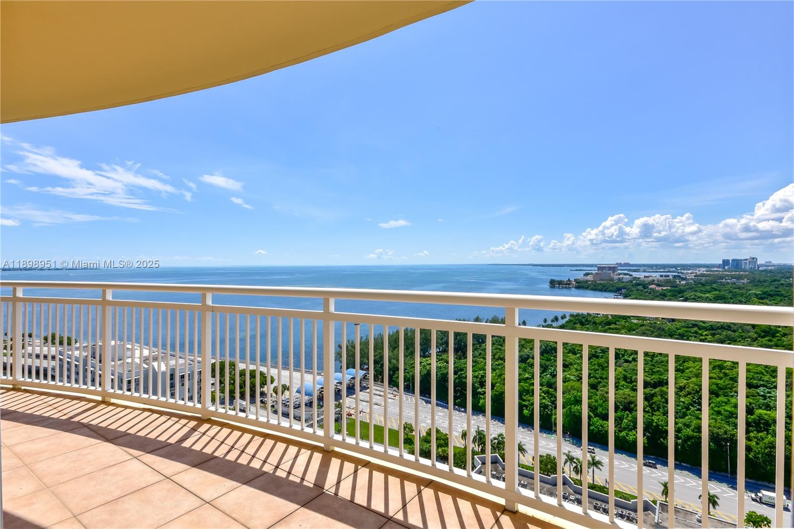 THE METROPOLITAN CONDO - Residential Lease