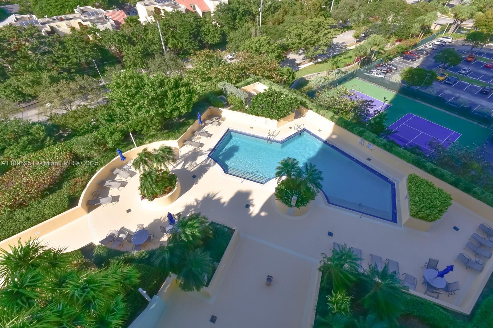 THE METROPOLITAN CONDO - Residential Lease