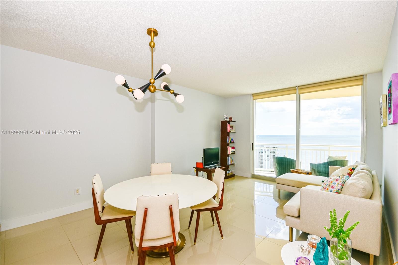 THE METROPOLITAN CONDO - Residential Lease