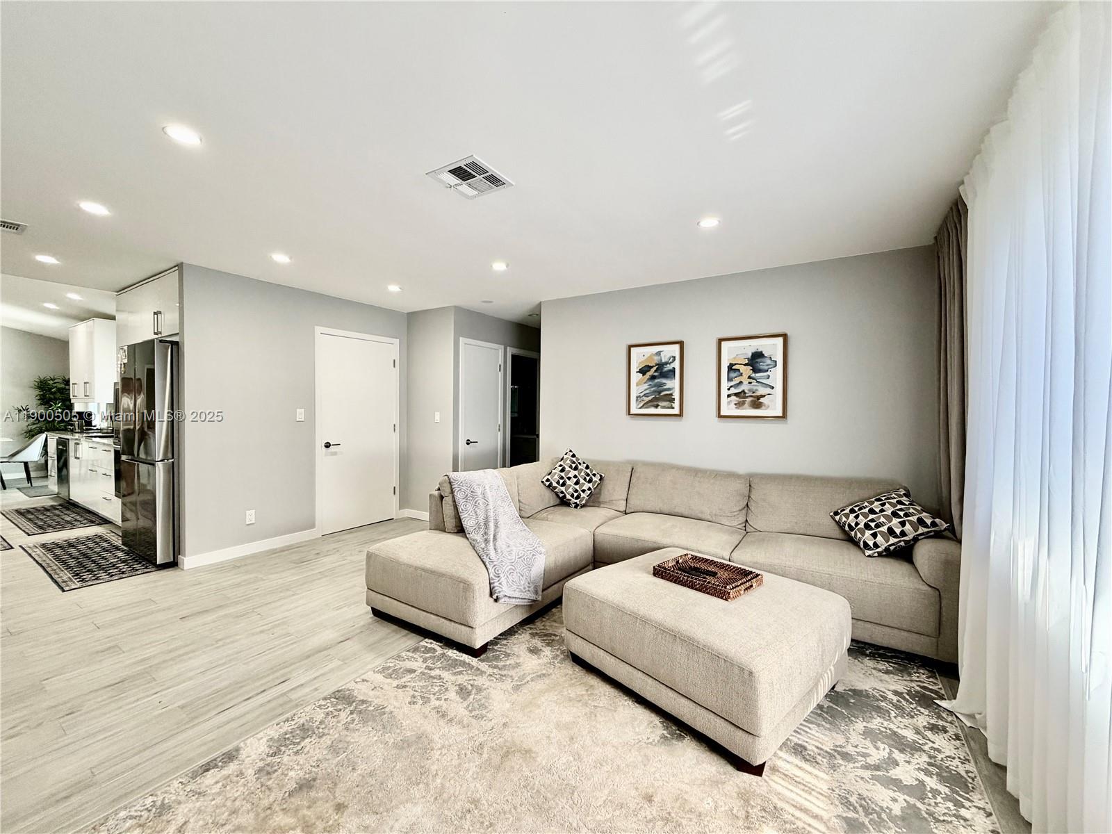 GLEN-LAUREN HOMES - Residential Lease