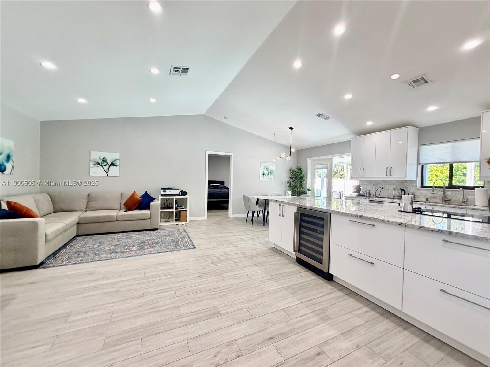 GLEN-LAUREN HOMES - Residential Lease