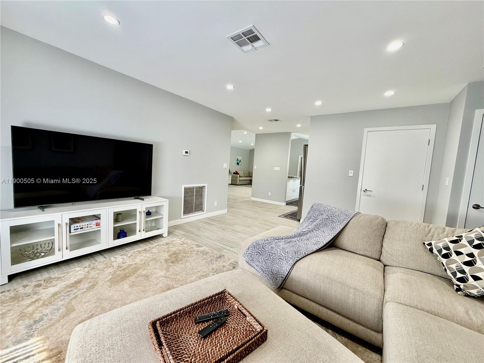 GLEN-LAUREN HOMES - Residential Lease