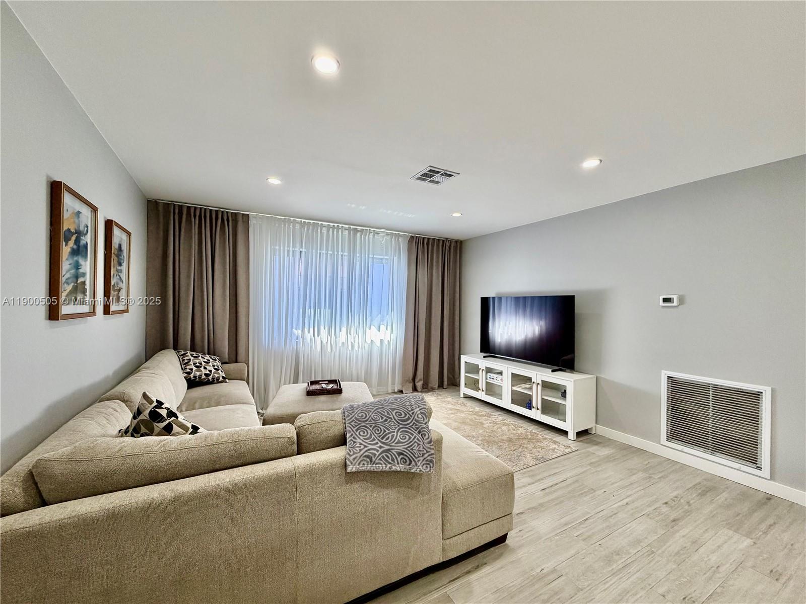 GLEN-LAUREN HOMES - Residential Lease