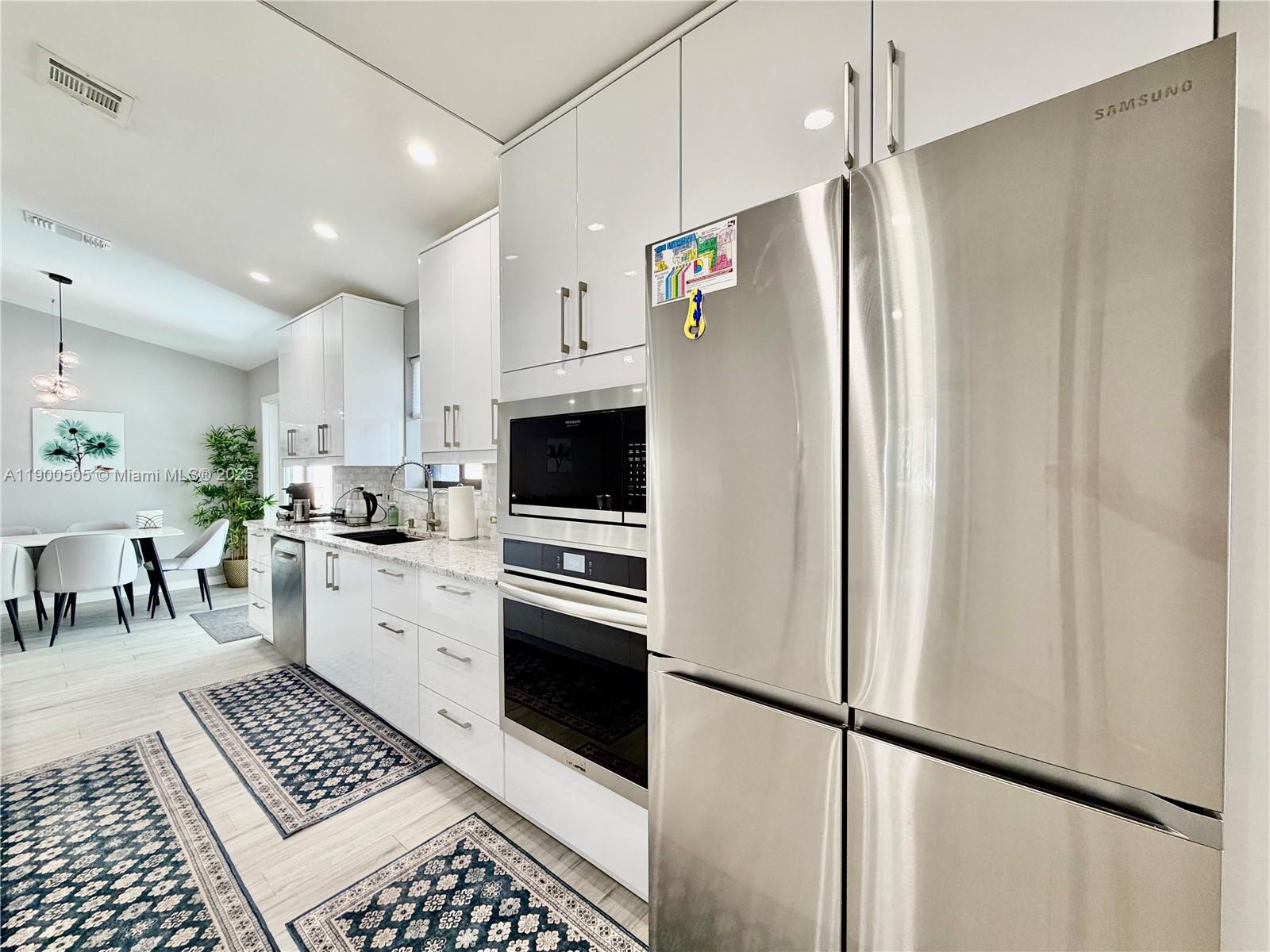 GLEN-LAUREN HOMES - Residential Lease