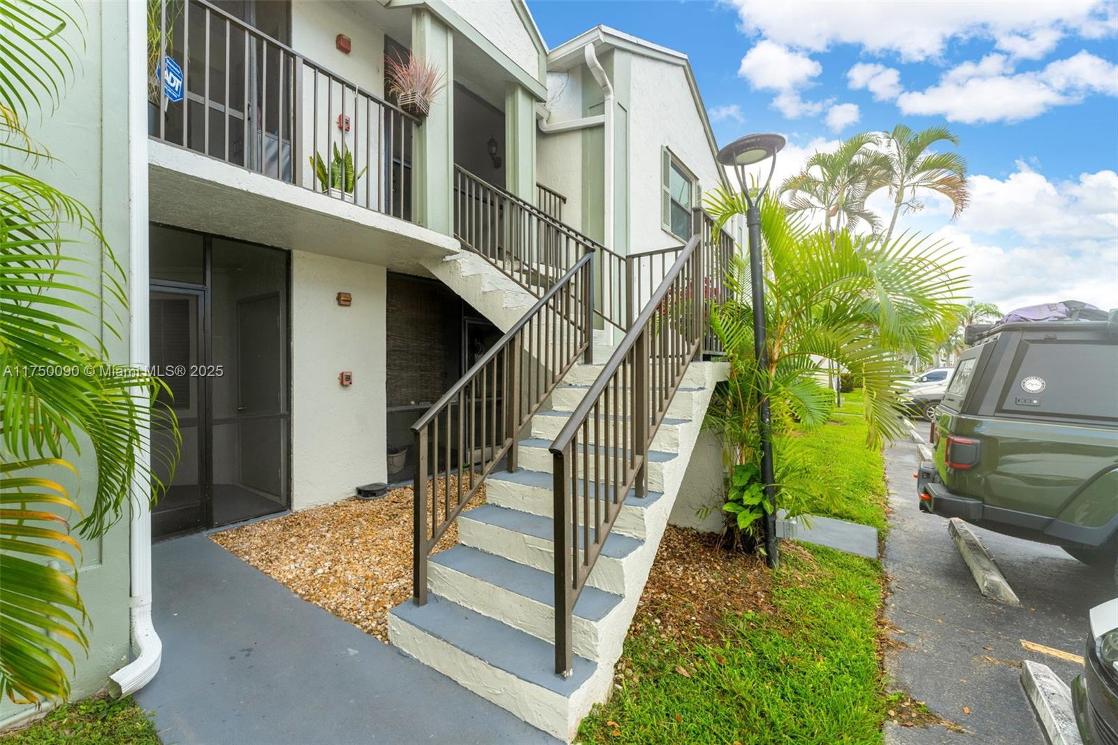 LAKESHORE CONDO #5 - Residential