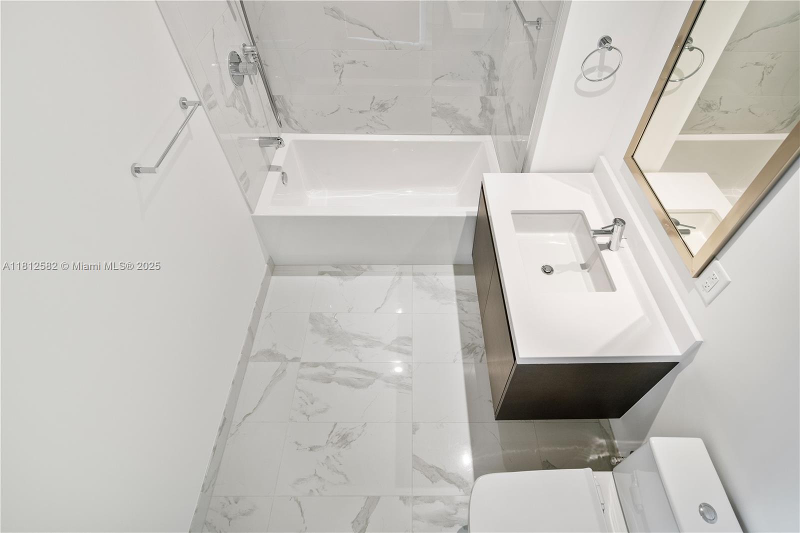 PARAMOUNT MIAMI WORLDCENT - Residential Lease