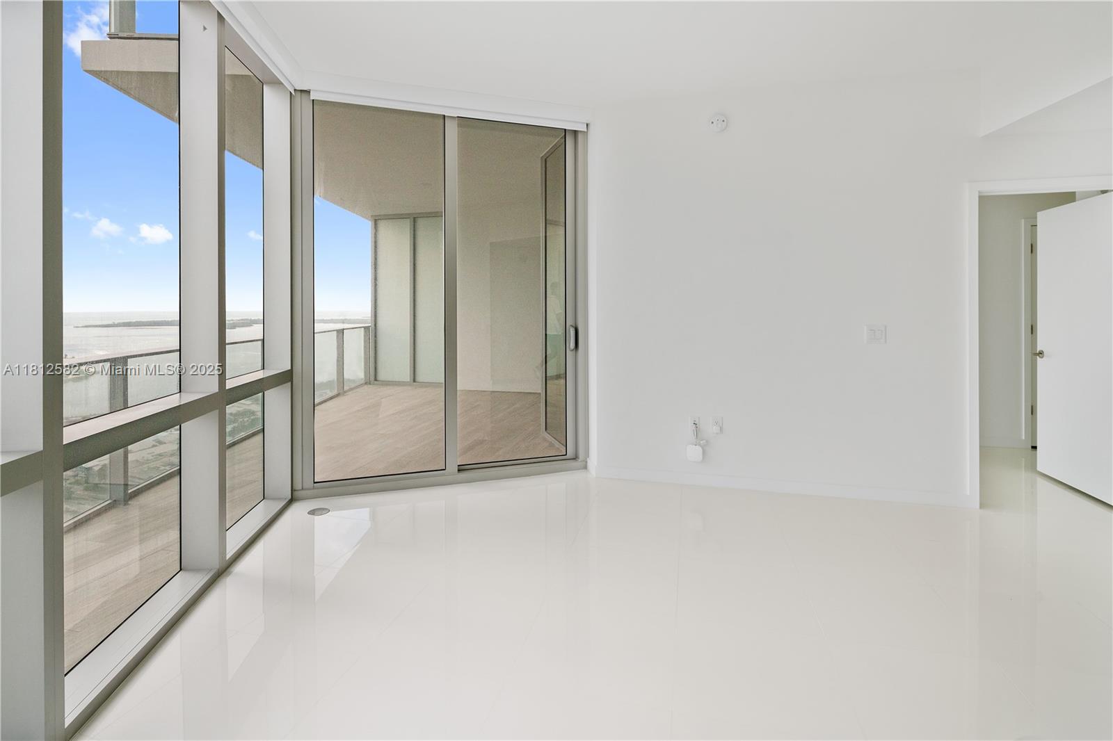 PARAMOUNT MIAMI WORLDCENT - Residential Lease