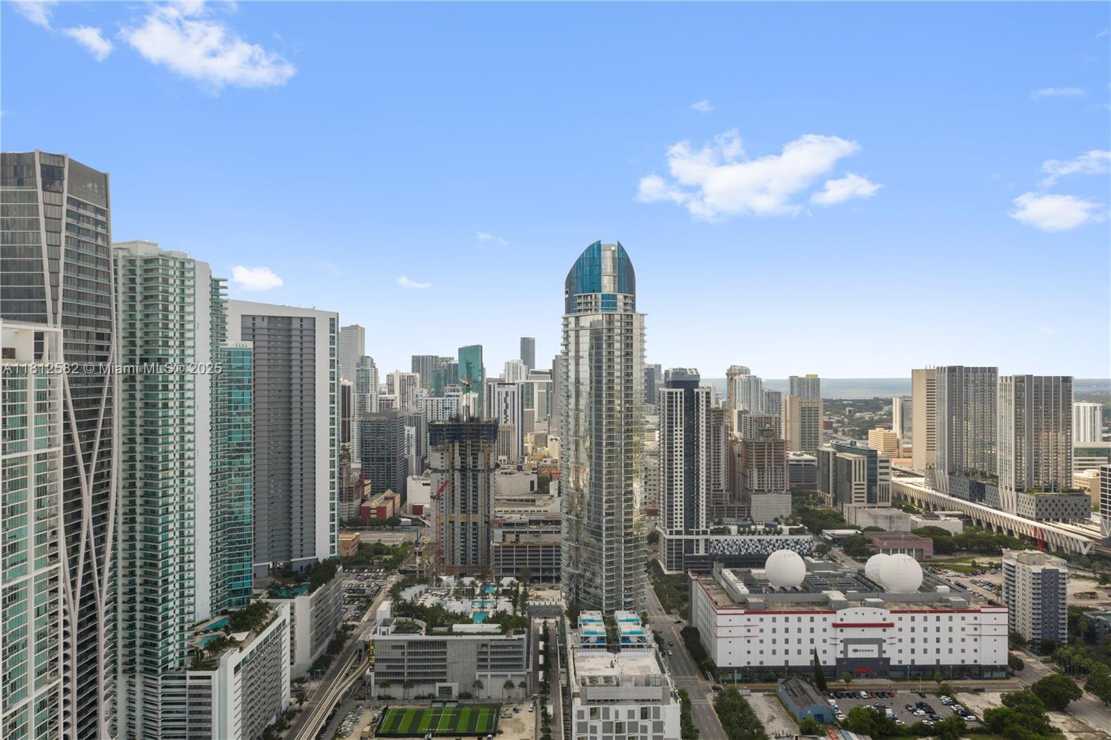 PARAMOUNT MIAMI WORLDCENT - Residential Lease