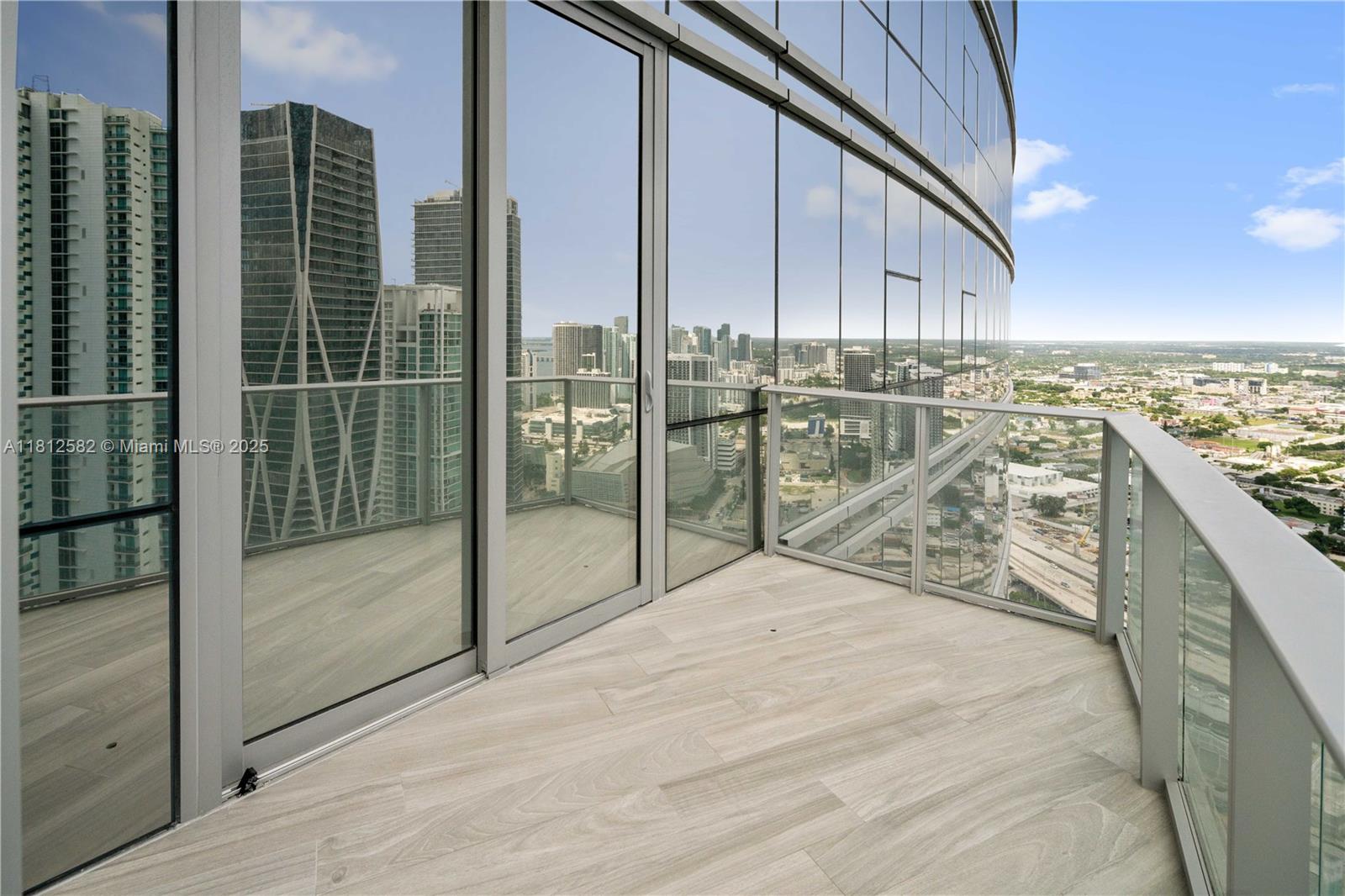 PARAMOUNT MIAMI WORLDCENT - Residential Lease