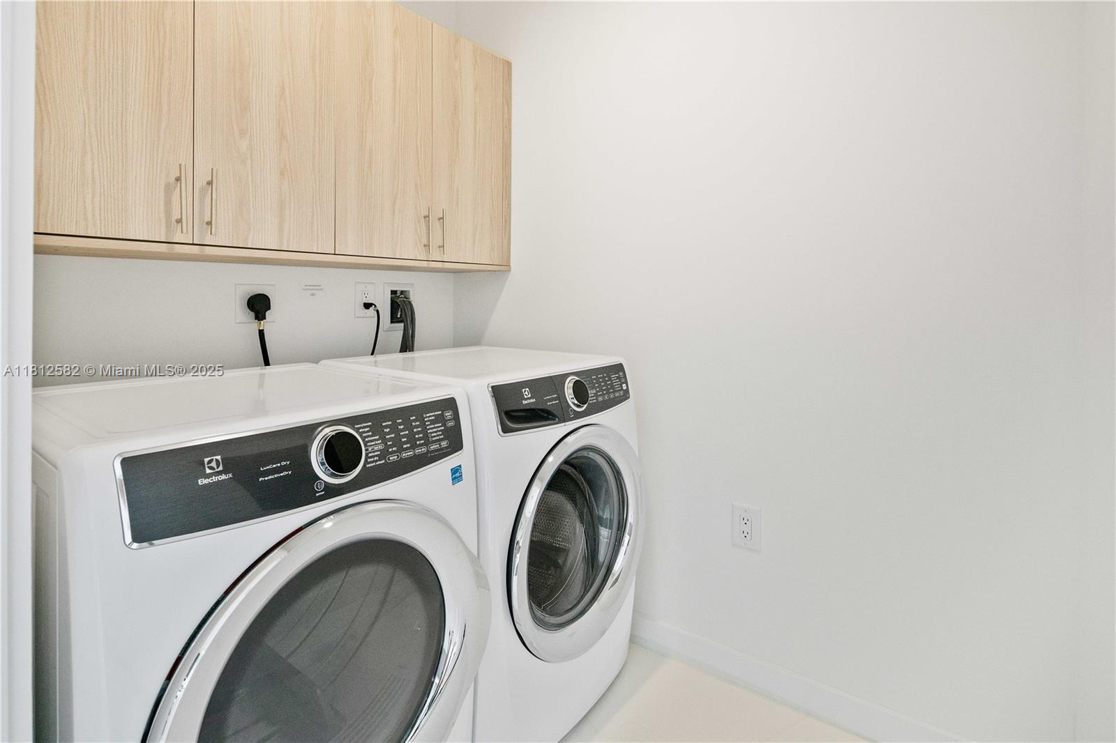 PARAMOUNT MIAMI WORLDCENT - Residential Lease