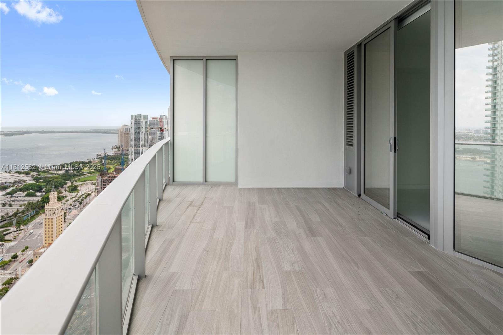 PARAMOUNT MIAMI WORLDCENT - Residential Lease