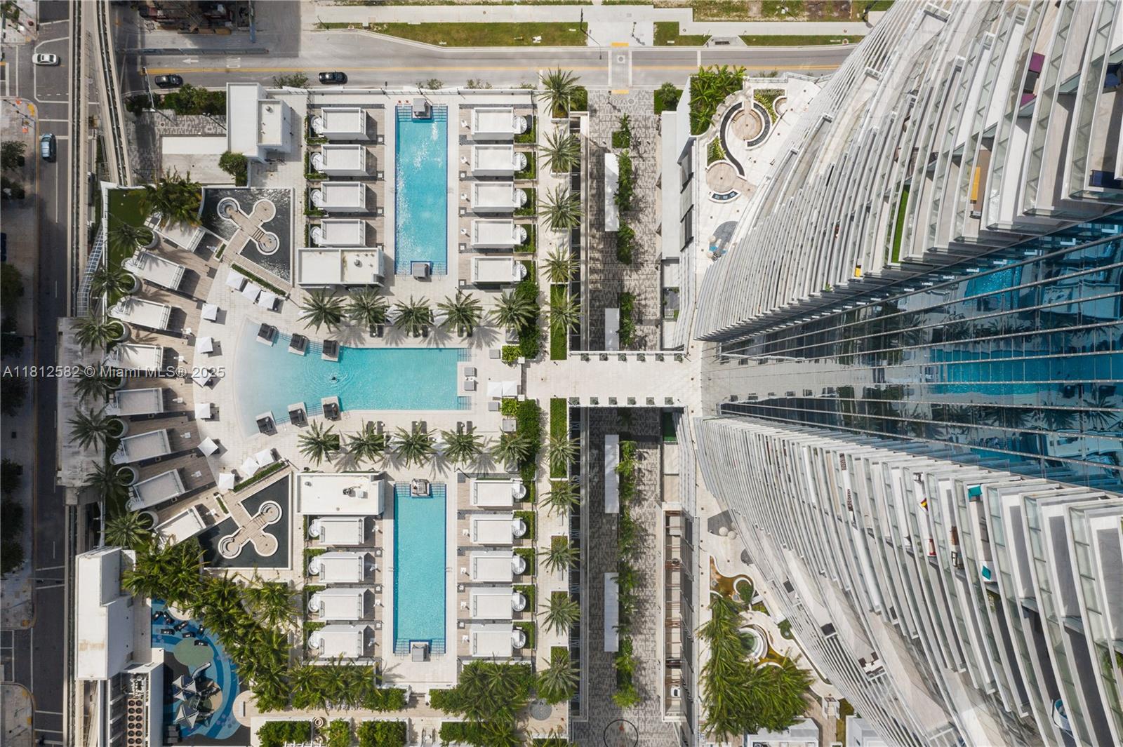 PARAMOUNT MIAMI WORLDCENT - Residential Lease
