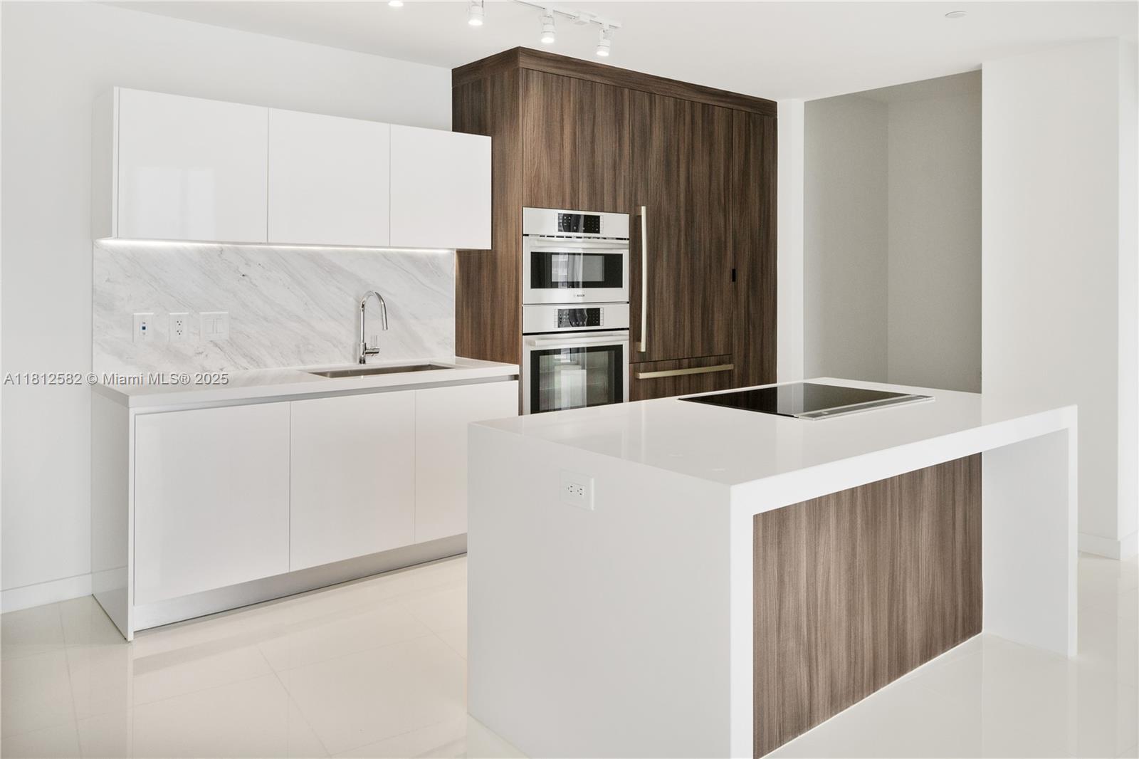 PARAMOUNT MIAMI WORLDCENT - Residential Lease