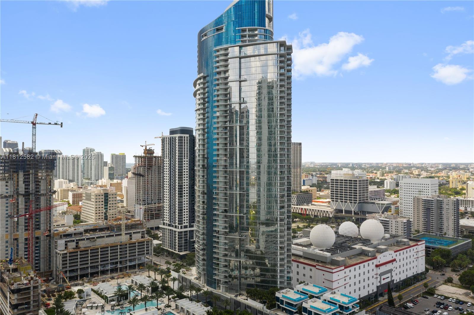PARAMOUNT MIAMI WORLDCENT - Residential Lease
