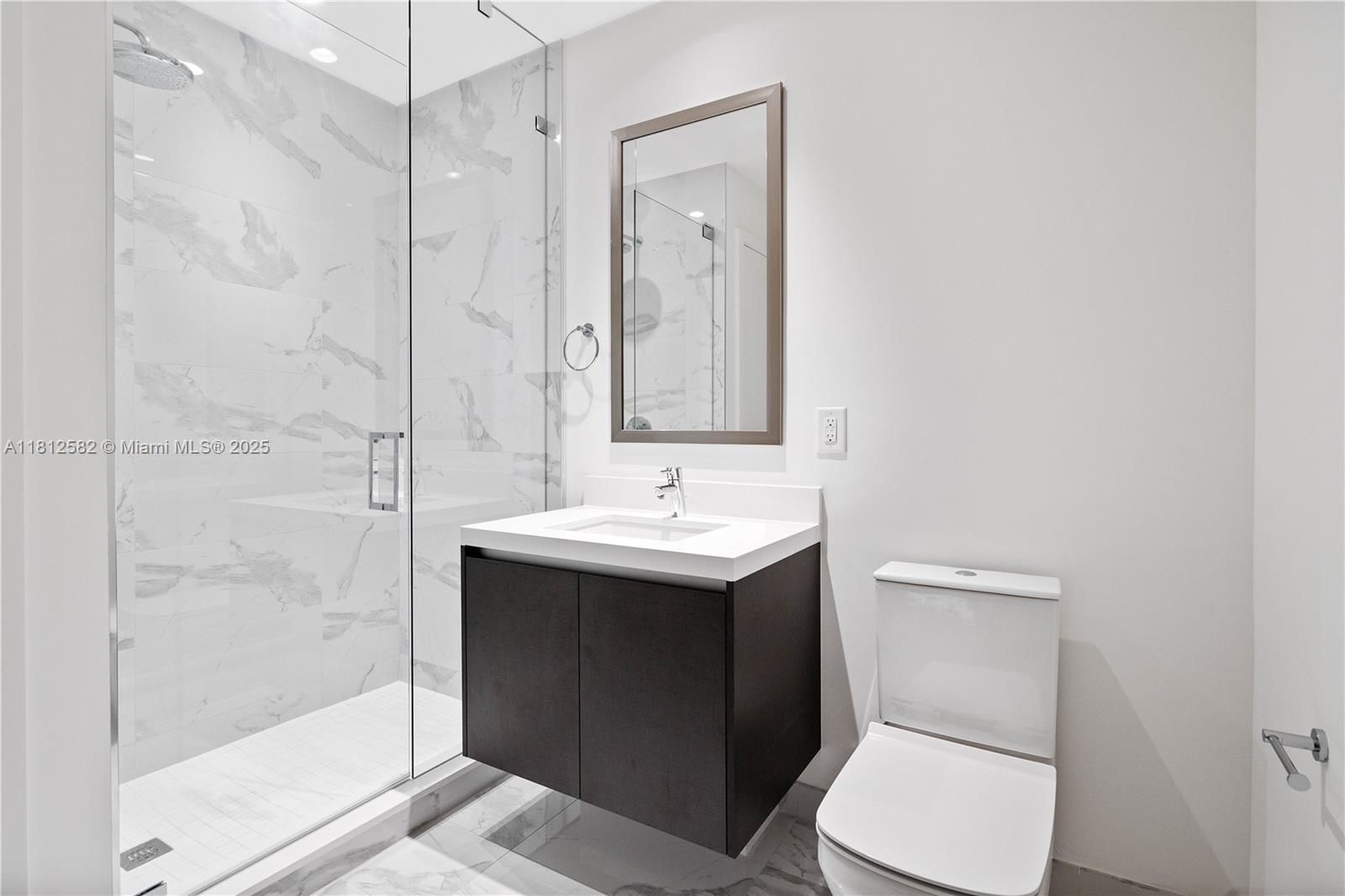 PARAMOUNT MIAMI WORLDCENT - Residential Lease