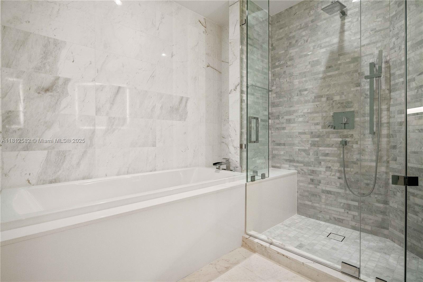 PARAMOUNT MIAMI WORLDCENT - Residential Lease