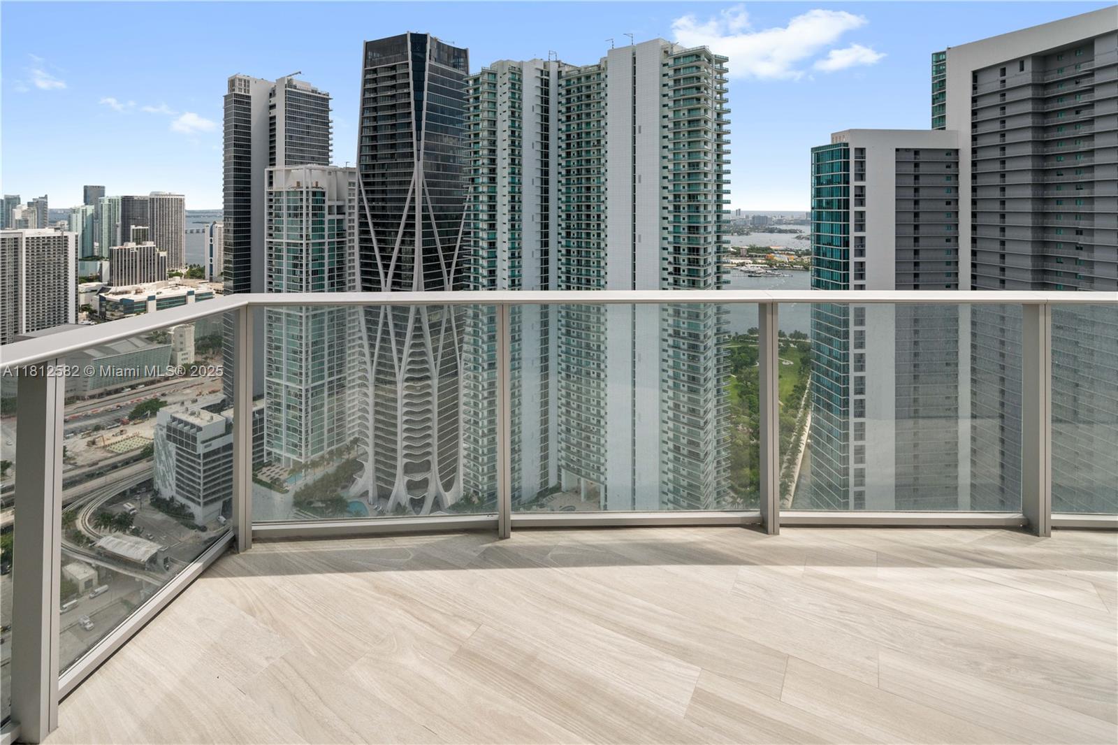PARAMOUNT MIAMI WORLDCENT - Residential Lease