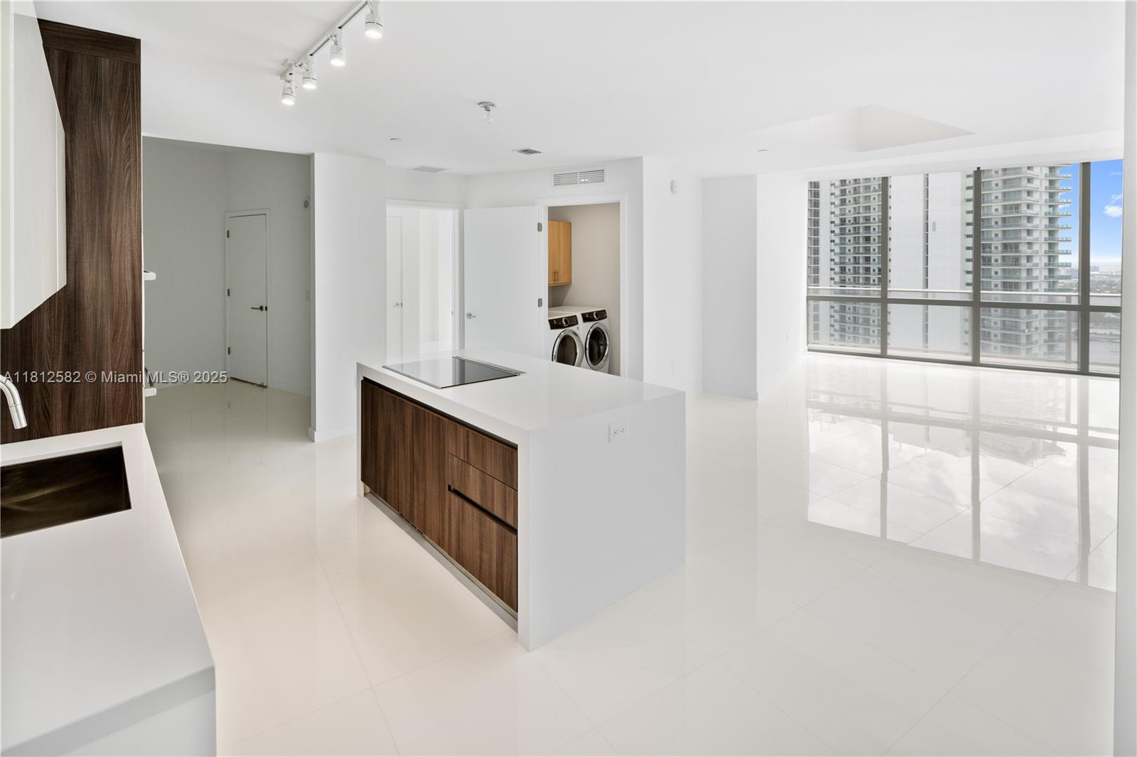 851 Ne 1st Ave 4203, Miami, Broward County, Florida - 2 Bedrooms  
3 Bathrooms - 