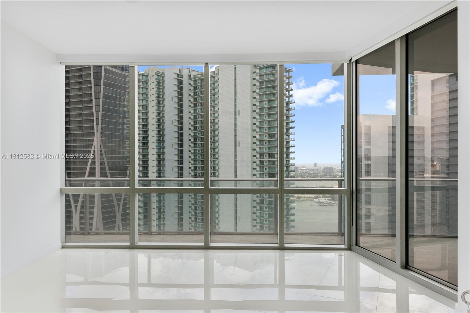 PARAMOUNT MIAMI WORLDCENT - Residential Lease