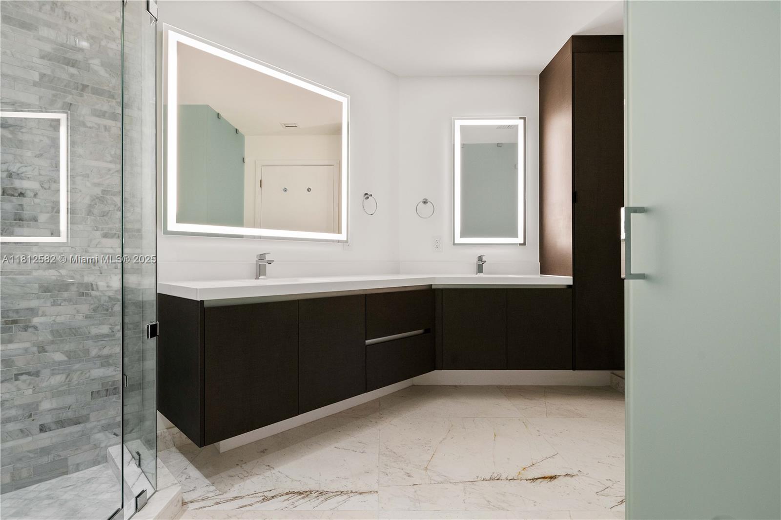 PARAMOUNT MIAMI WORLDCENT - Residential Lease