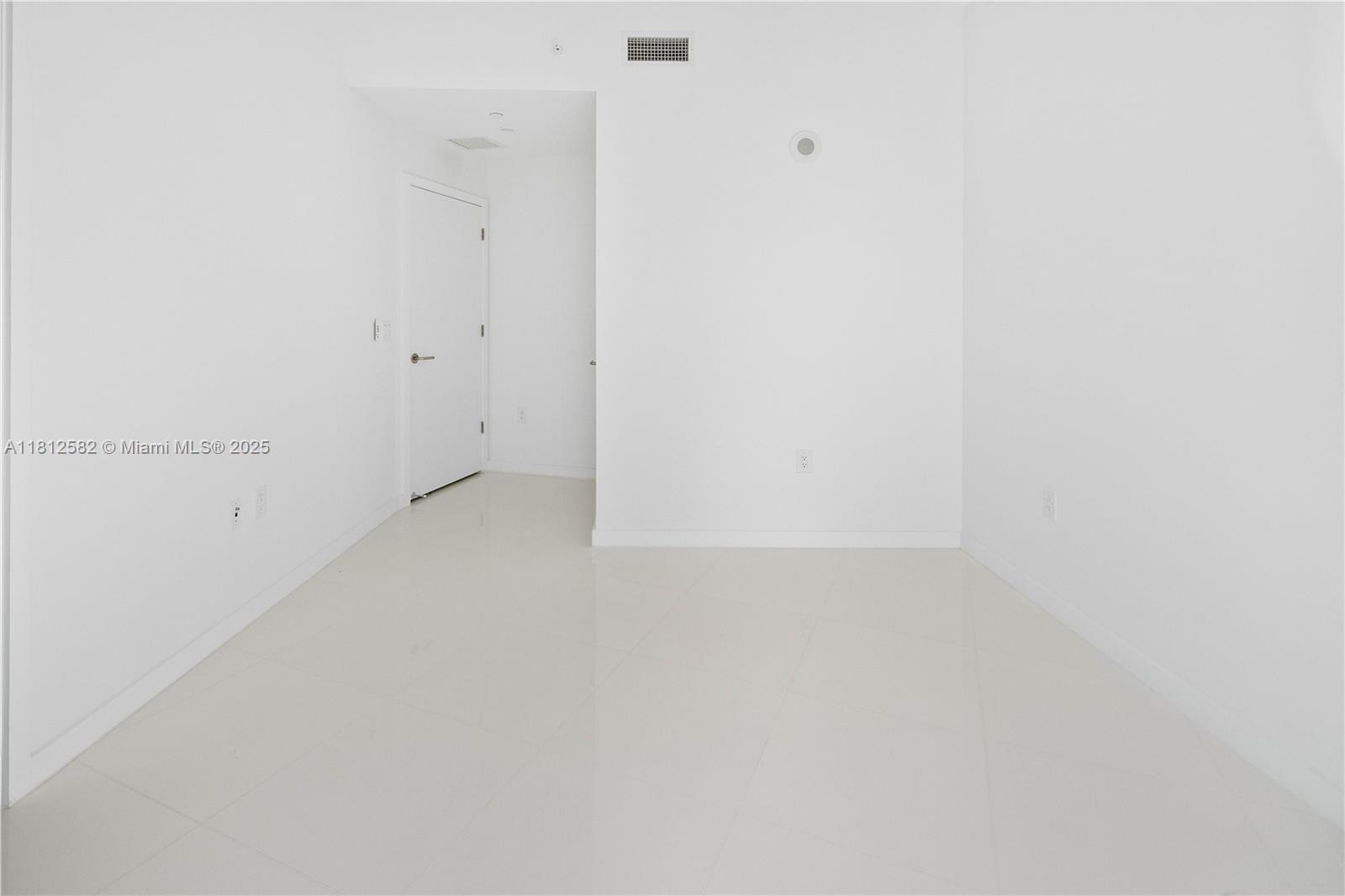 PARAMOUNT MIAMI WORLDCENT - Residential Lease