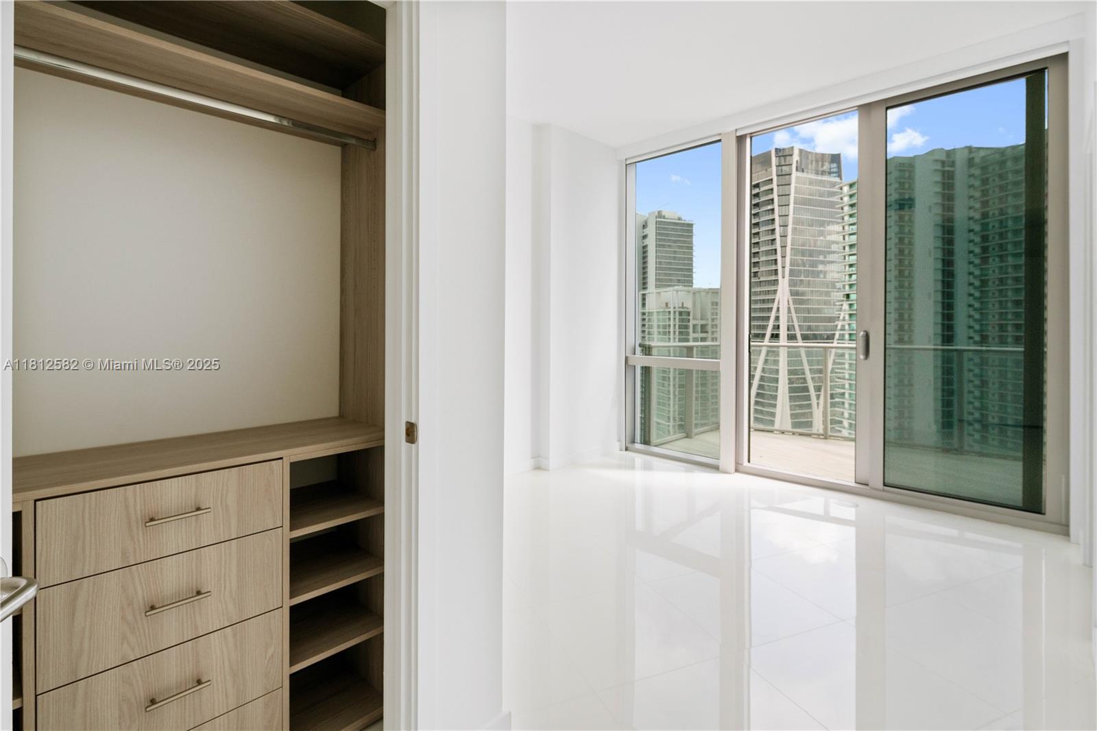 PARAMOUNT MIAMI WORLDCENT - Residential Lease