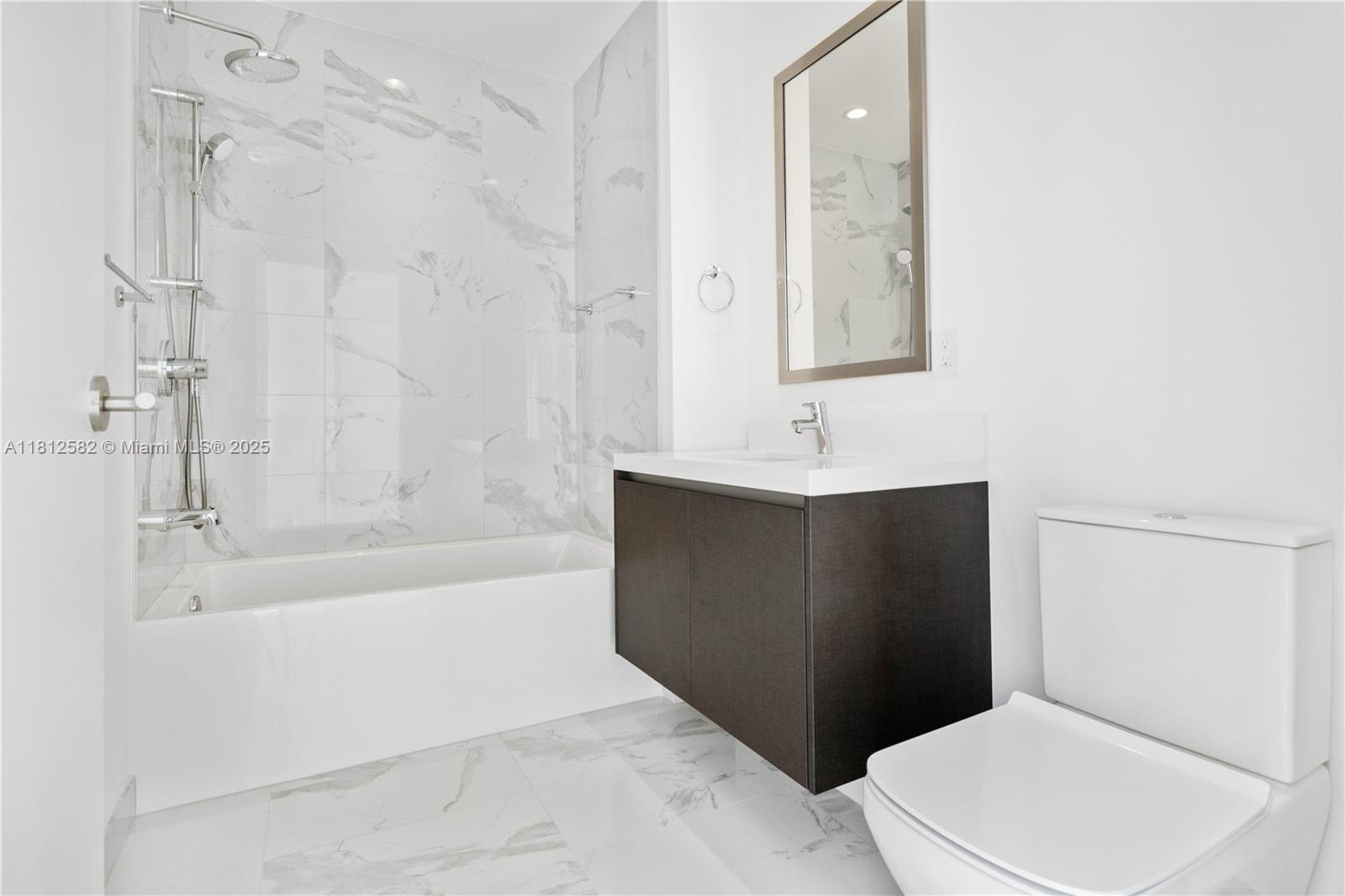 PARAMOUNT MIAMI WORLDCENT - Residential Lease