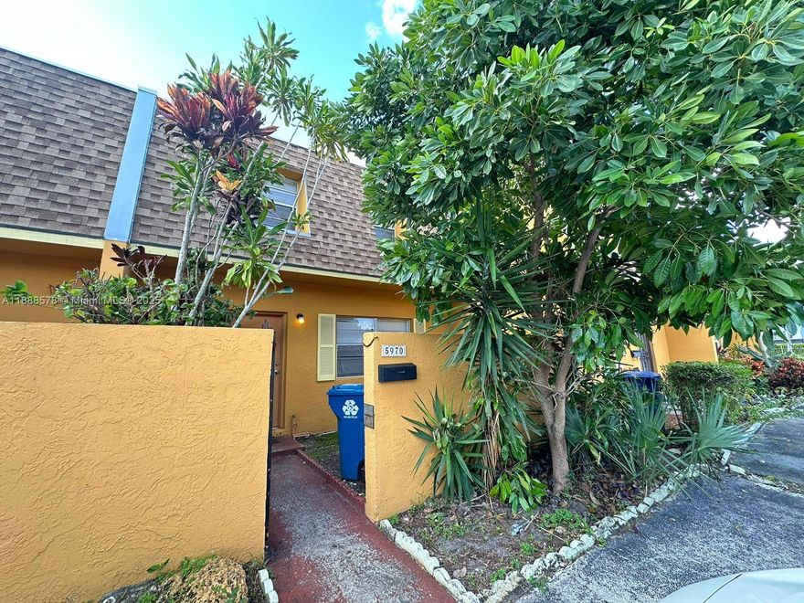 Spacious 2bed 2.5bath with Private Yard

This spacious 2 bedroom and 2.5 baths is available for immediate MOVE IN! Easy application process. Townhouse offers 1,236 sq. ft. of comfortable living space and is MOVE-IN READY! All government programs and vouchers are accepted We make the application process easy! Enjoy the privacy of a fenced front patio and a fully fenced backyard.. HOA approval is required for tenancy, but we'll work to expedite the process for you.