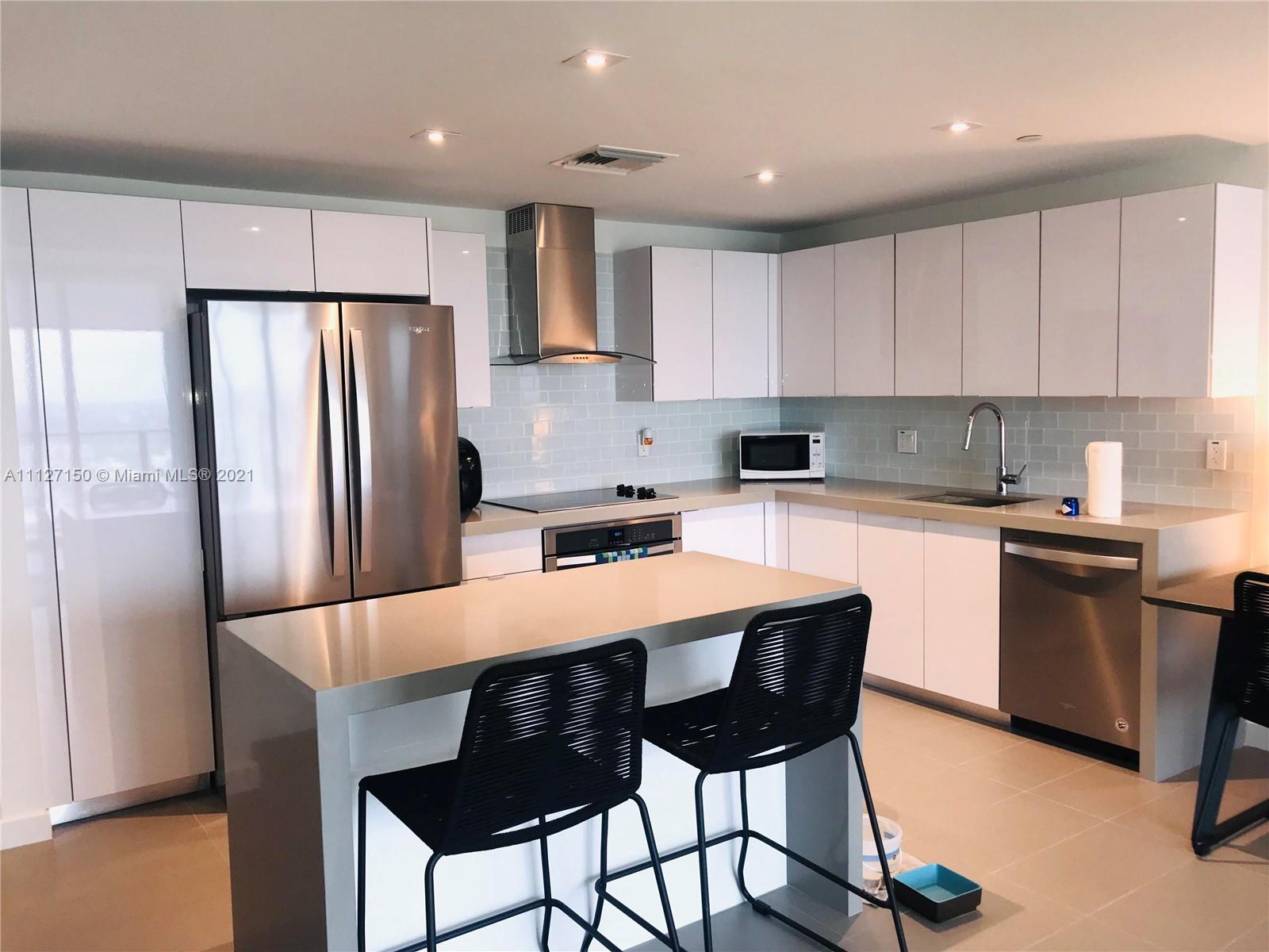 Beautiful 1 bedroom 1 bath condo fully furnished with an amazing water and city view. Porcelain floors, Stainless steel appliances. Luxury building in the Arts & Entertainment District. 30,000 square feet of amenities including Sunrise Pool, Sunset Pool, Jacuzzi, Eco-Friendly Gardens, Sun Deck, 3,000 sq. ft. state of the art gym, Spa, Sauna & Treatment Room, Indoor/Outdoor Yoga Garden, Racquetball Court, Theater, Social Room, Children's Playroom & Lab, Indoor/Outdoor Pool Bar & Café 24/7 security, and concierge.