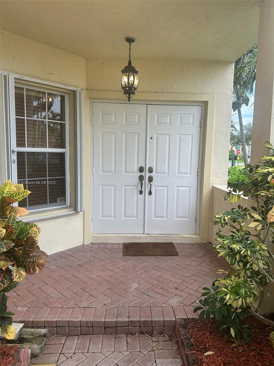 DORAL SOUTHEAST PATIO-HOM - Residential Lease