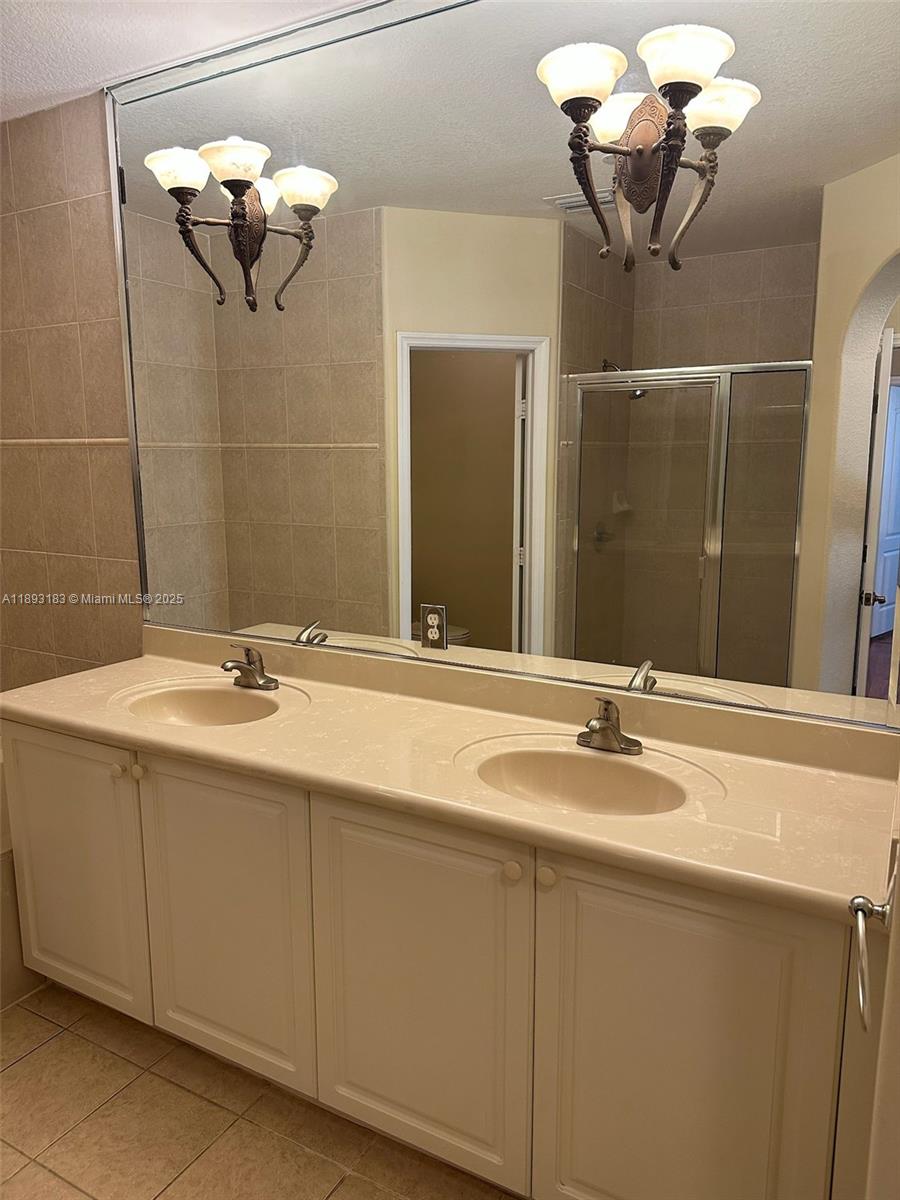 DORAL SOUTHEAST PATIO-HOM - Residential Lease