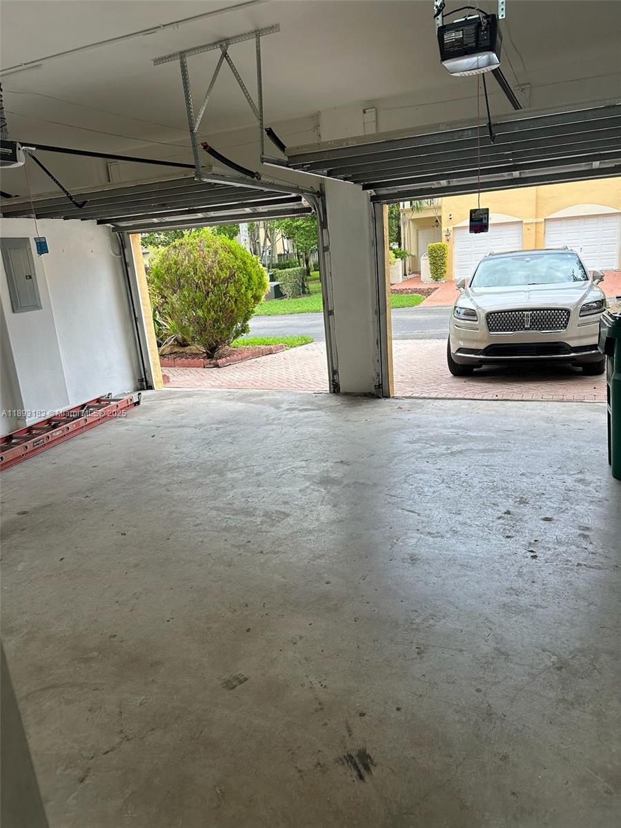 DORAL SOUTHEAST PATIO-HOM - Residential Lease