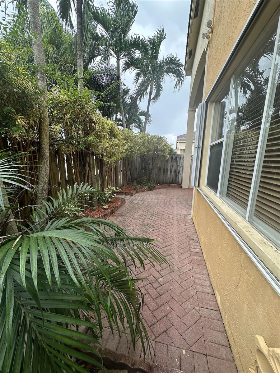 DORAL SOUTHEAST PATIO-HOM - Residential Lease