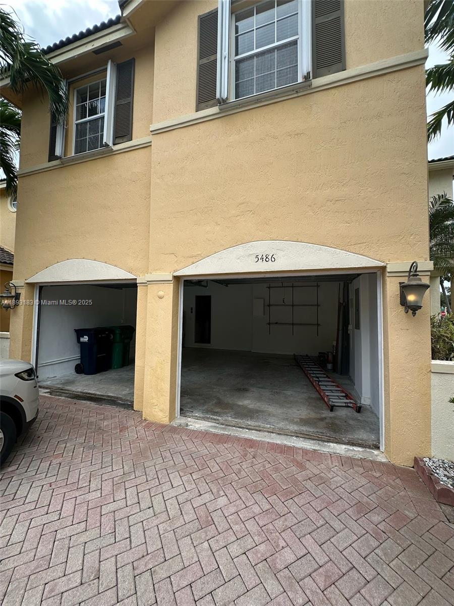 DORAL SOUTHEAST PATIO-HOM - Residential Lease