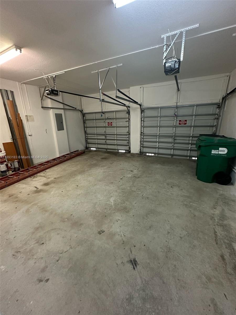 DORAL SOUTHEAST PATIO-HOM - Residential Lease